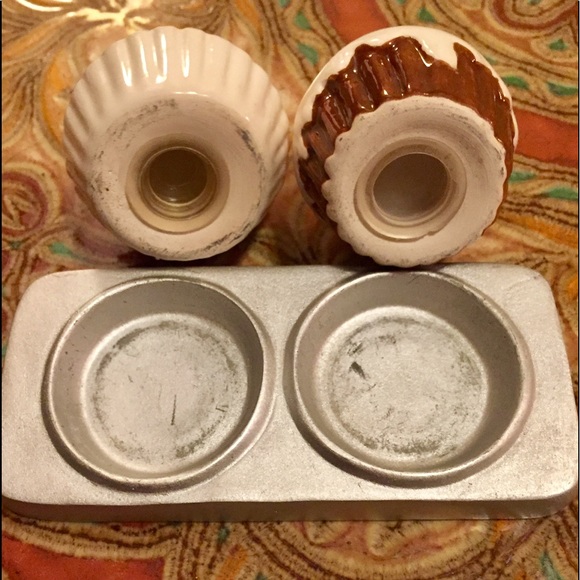 💗Urban Outfitters Cupcake holder & mini Cupcake salt & pepper shakers - Picture 3 of 10
